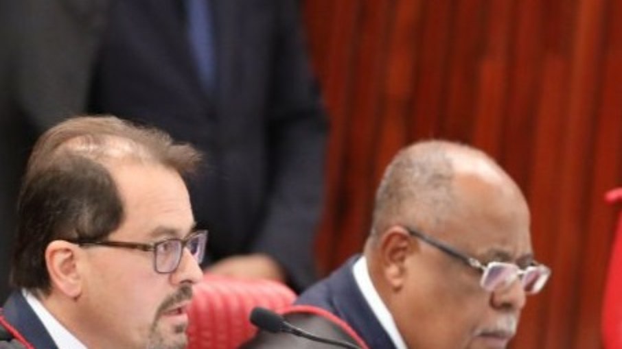 Ministros no julgamento de Bolsonaro