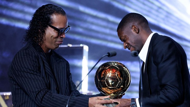 "Superflop"? Jornalistas repercutem Bola de Ouro de Dembélé