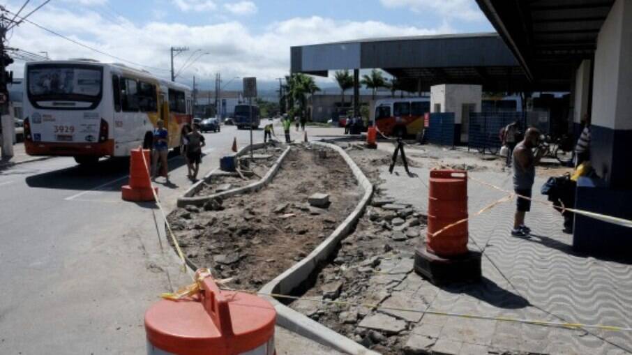 A nova via, de aproximadamente 20 metros, comportará três taxis da fila A nova via, de aproximadamente 20 metros, comportará três taxis da fila