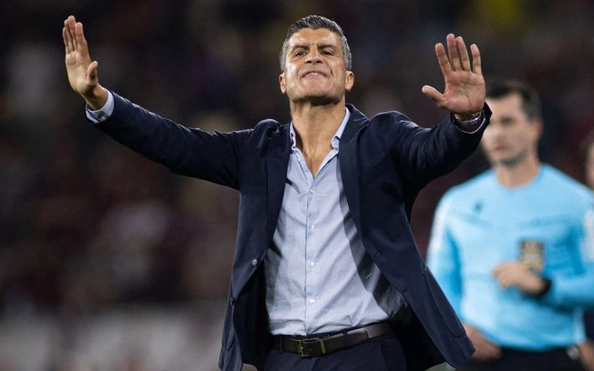 Vasco e Olimpia se encaram pela Sul-Americana