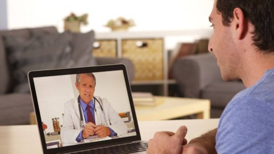 Resolução de telemedicina permitirá que médicos brasileiros realizem consultas e cirurgias à distância