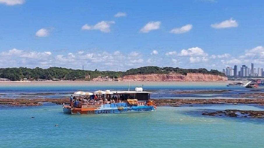 As piscinas naturais da Praia do Seixas, em João Pessoa (PB), são o ponto mais oriental das Américas