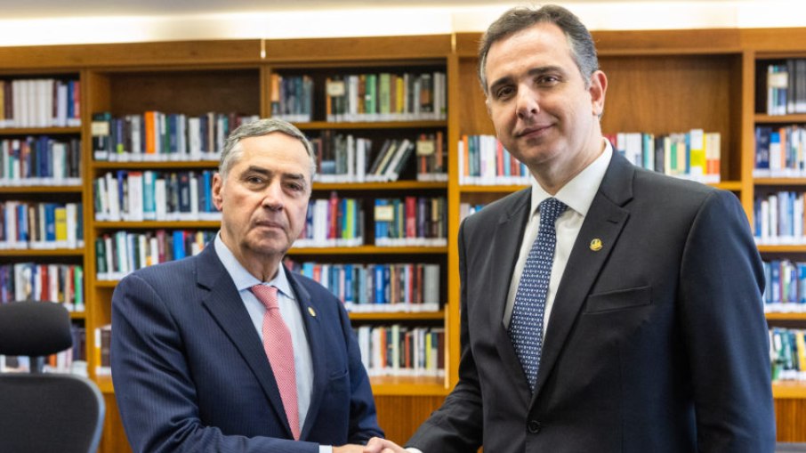 Os presidentes do STF, Luis Robrto Barroso, e do Senado, Rodrigo Pacheco 