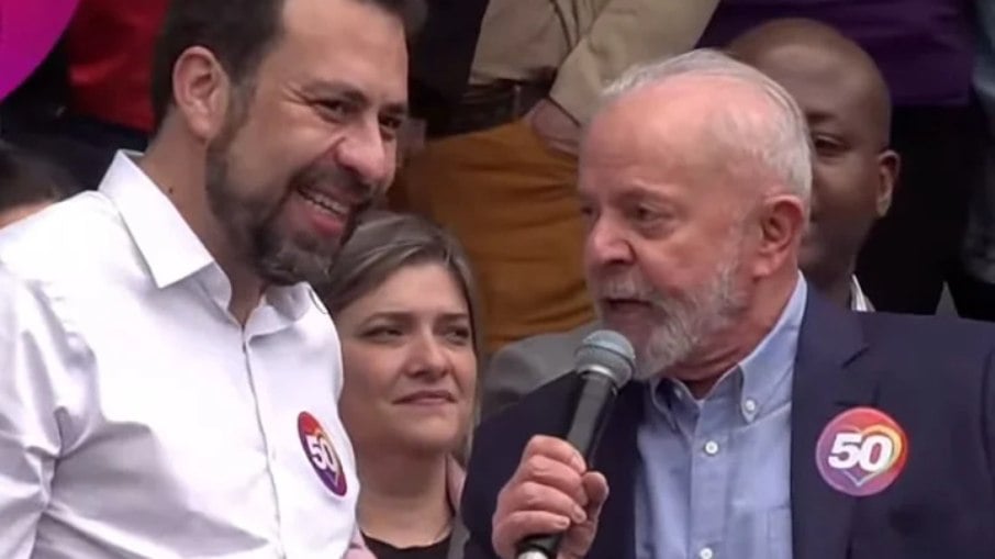 Lula estreia na campanha de Boulos em comício