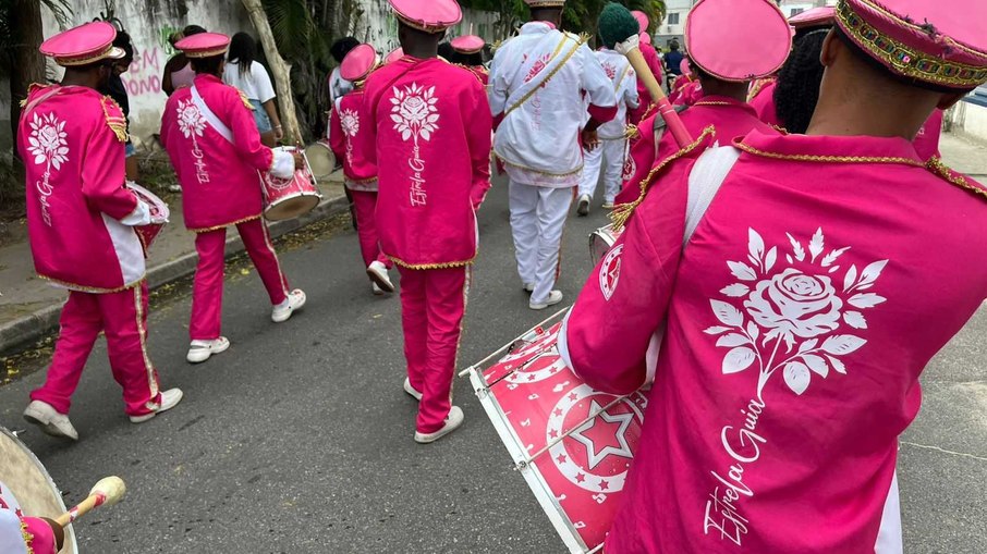 Folia de Reis reúne jovens e mantém tradição centenária viva nas ruas de Triagem, na Zona Norte do Rio