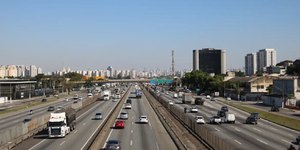 Dutra fecha por vazamento de gás em Nova Iguaçu (RJ)