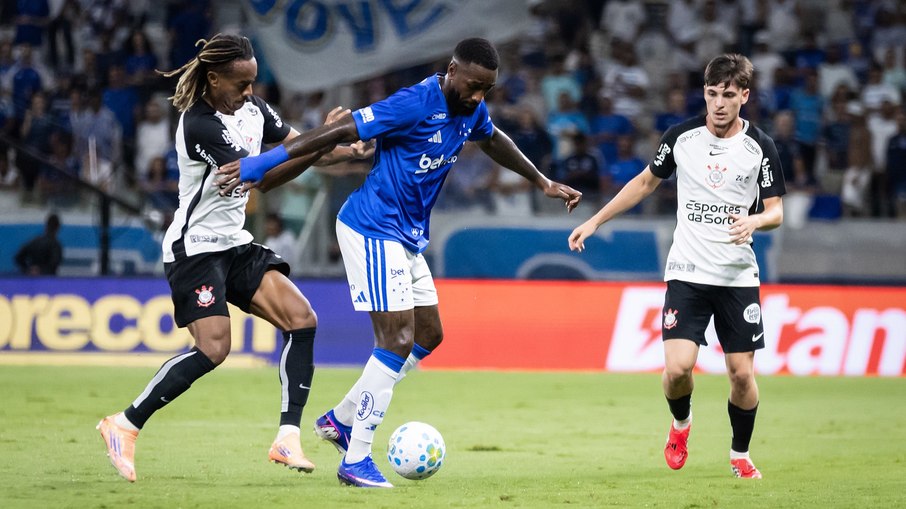 Cruzeiro e Corinthians empataram em 1 a 1 no Mineirão