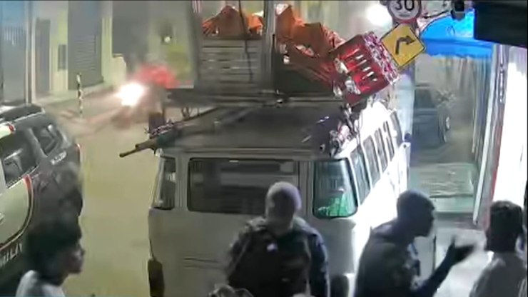 Homem chama vizinho de "coxinha" e termina espancado pela PM