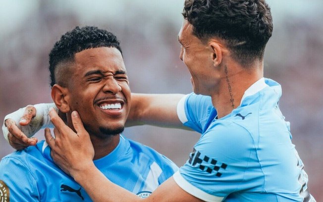 Empresa OKX, de criptomoedas, estampa marca na manga da camisa do City