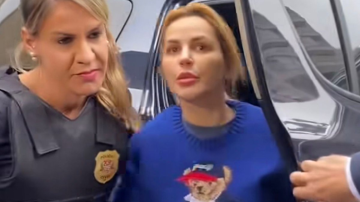 Vídeo: Deolane Bezerra chega à sede da Polícia Civil de SP