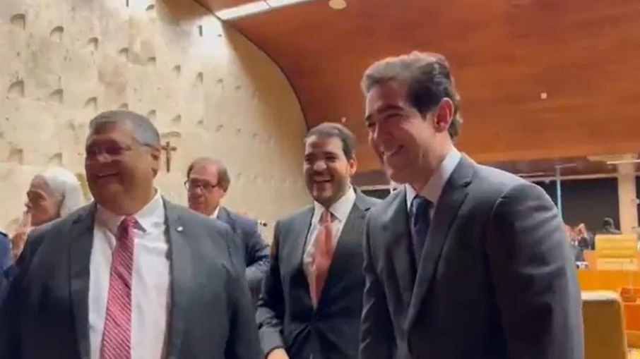 Flávio Dino, Jorge Messias e Bruno Dantas na posse de Barroso como presidente do STF