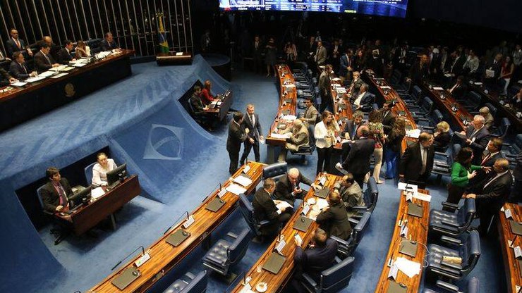 Fim da escala 6x1? Veja o que muda com a aprovação na CCJ