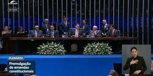 Imprensa estrangeira: vitória de Lula em aprovação do fim da 6x1
