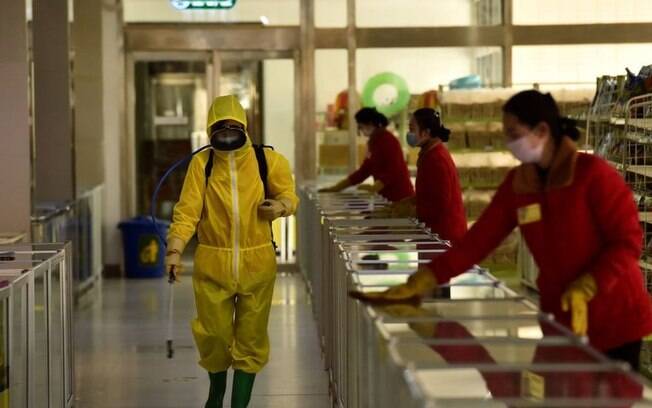 Covid na Coreia do Norte: do 1º caso confirmado a 1 milhão com 'febre' em menos de uma semana