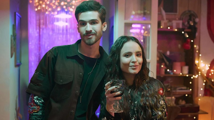 João Guilherme e Larissa Manoela em 
