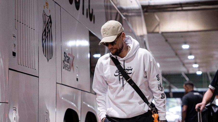 Em meio à briga, Neymar é titular e Robinho Jr. fica no banco