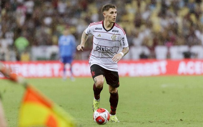 Varela em campo pelo Flamengo 