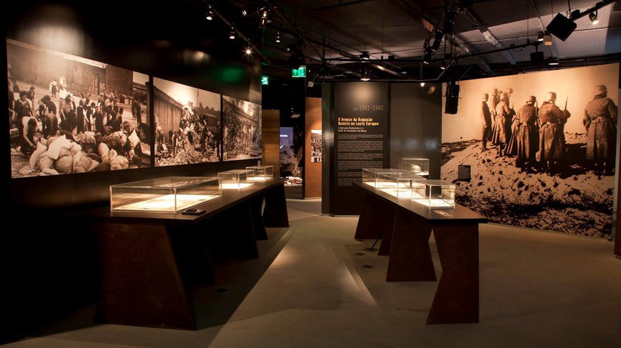 Flávio Bolsonaro afirmou que visitou o Museu do Holocausto, em Jerusalém