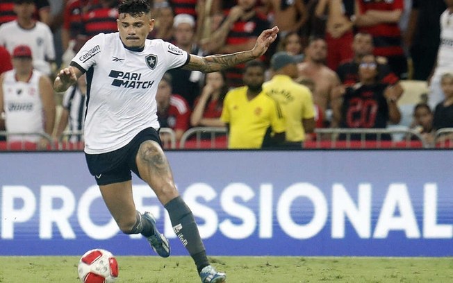 Tiquinho Soares é uma das esperanças de gol do Botafogo contra o Volta Redonda