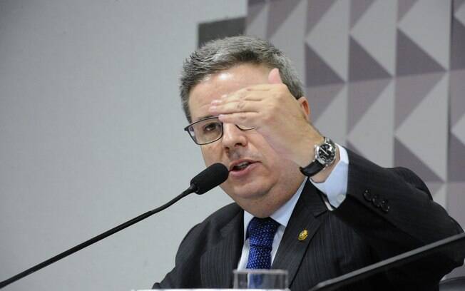Senador Antonio Anastasia (PSDB-MG), relator da Comissão Especial de Impeachment, em pronunciamento. Foto: Marcos Oliveira/Agência Senado