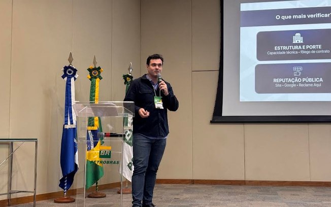 Pisos Elevados Brasil palestra em workshop da Petrobras