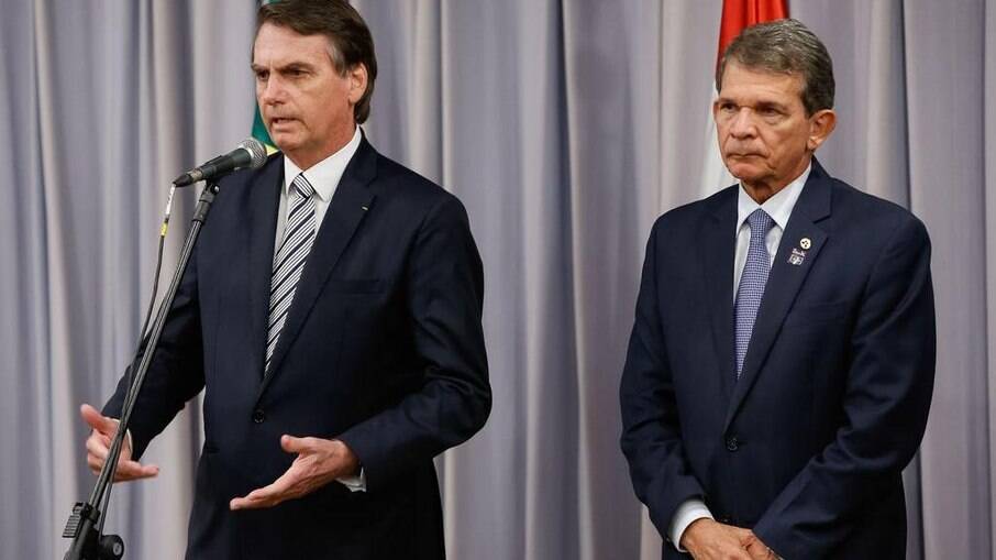 Bolsonaro e o presidente da estatal, Joaquim Silva e Luna