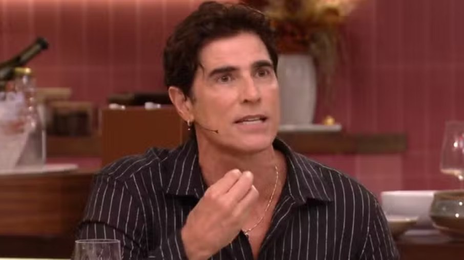 Reynaldo Gianecchini revela incômodo com fãs que ditam poses para fotos