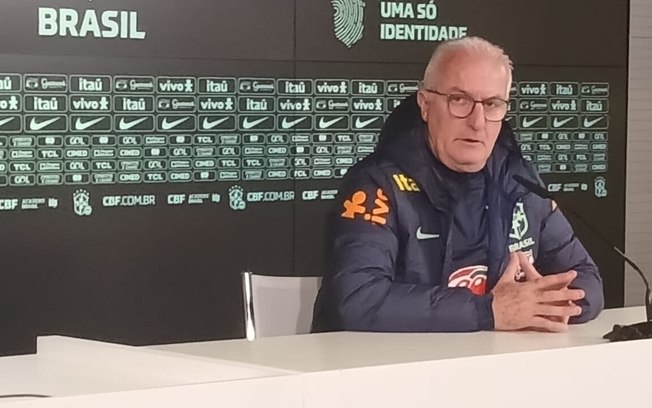 Dorival Júnior durante a coletiva de imprensa