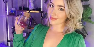 Influenciadora fatura R$ 1 milhão vendendo puns em potes
