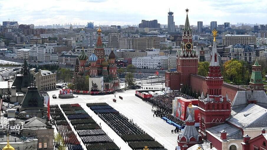 Visão aérea da Praça Vermelha, onde militares desfilam durante o 'Dia da Vitória' na Rússia