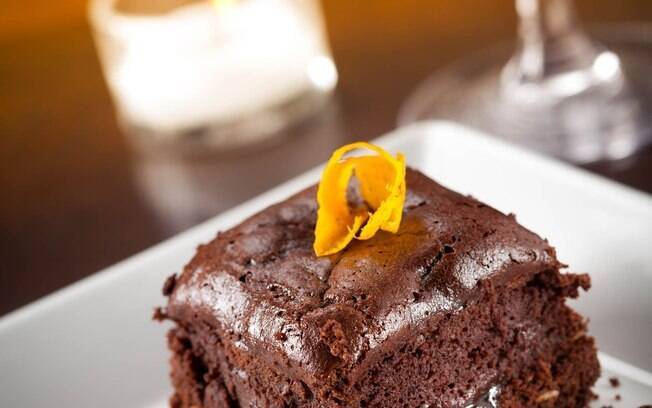 A torta de chocolate com compota de laranja tem um sabor forte e é perfeita para o friozinho. Veja o passo a passo