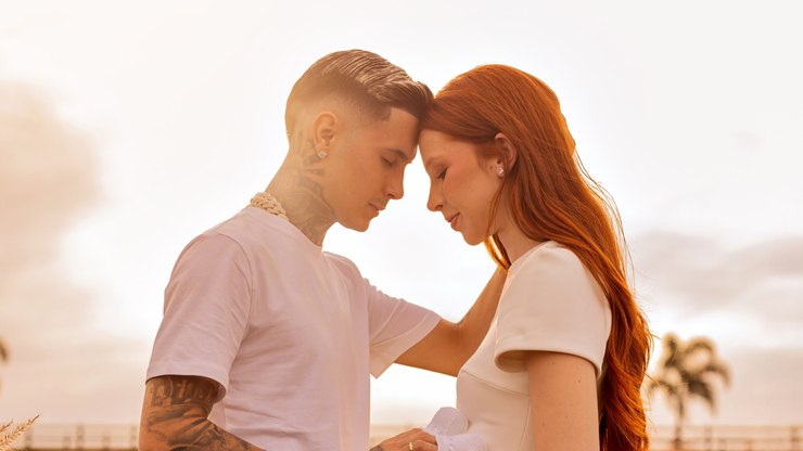 Soso Careca anuncia gravidez de MC Paiva aos 19 anos