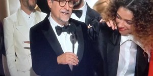 Brasil reage à vitória de “O Agente Secreto” no Globo de Ouro