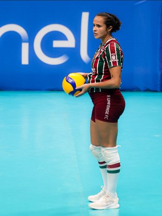 Priscila em ação pelo Fluminense