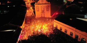 Procissão do Fogaréu ilumina a Semana Santa na Cidade de Goiás