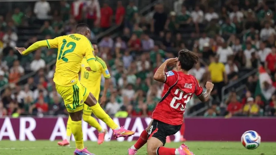 Após perder duas chances, Thapelo Maseko fez o gol da África do Sul