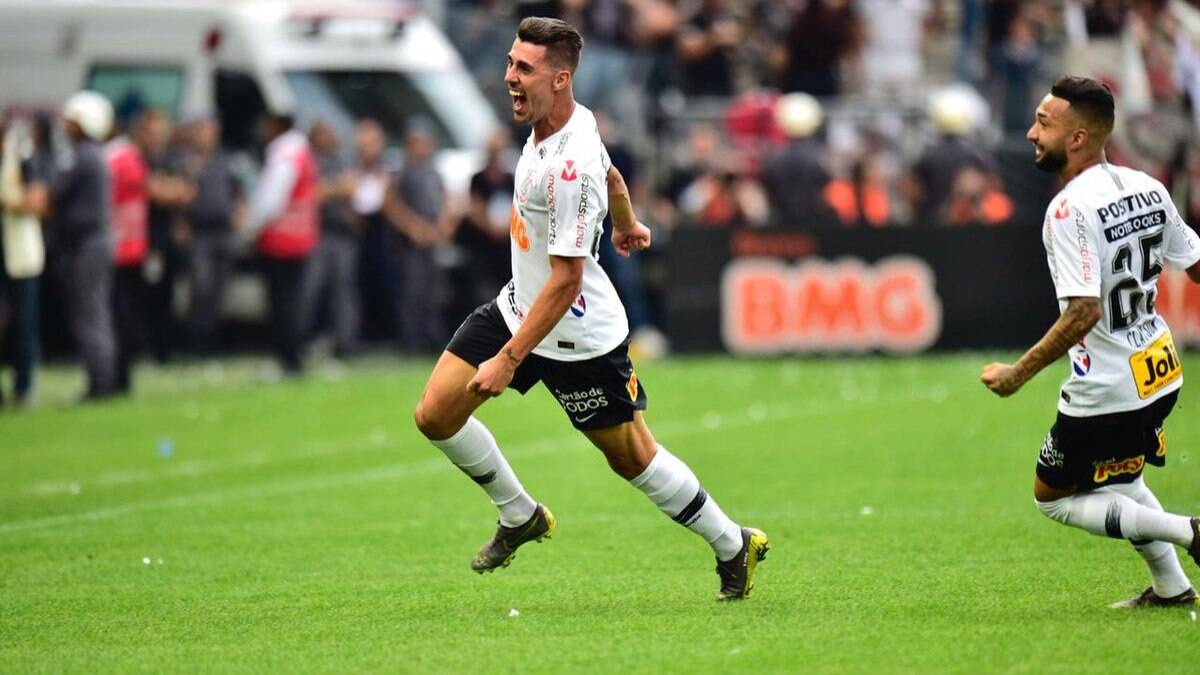 Danilo Avelar, do Corinthians, é acusado de racismo em jogo online :  r/futebol