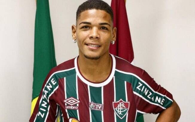Serra Macaense anuncia empréstimo do atacante Marcelinho para o Fluminense
