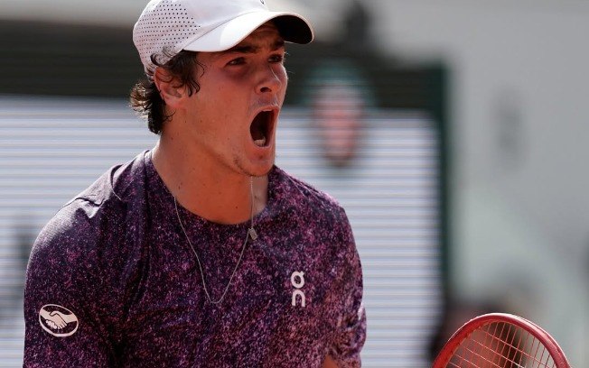 João Fonseca bate Casper Ruud e avança em Roland Garros