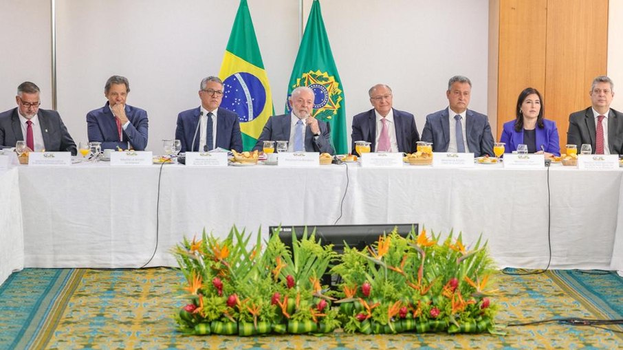 Lula se reuniu com ministros e lideranças do Congresso para debater pautas econômicas