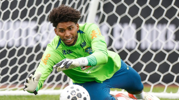 Hugo Souza: do rebaixamento em Portugal a titular da Seleção