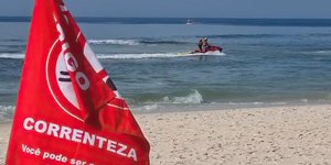 Rio tem 824 resgates no réveillon; jovem segue desaparecido