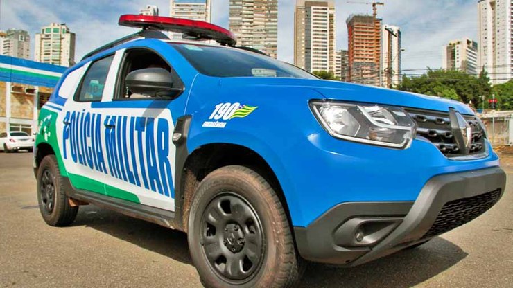 Casal rouba motorista, mas esquece próprio celular no carro