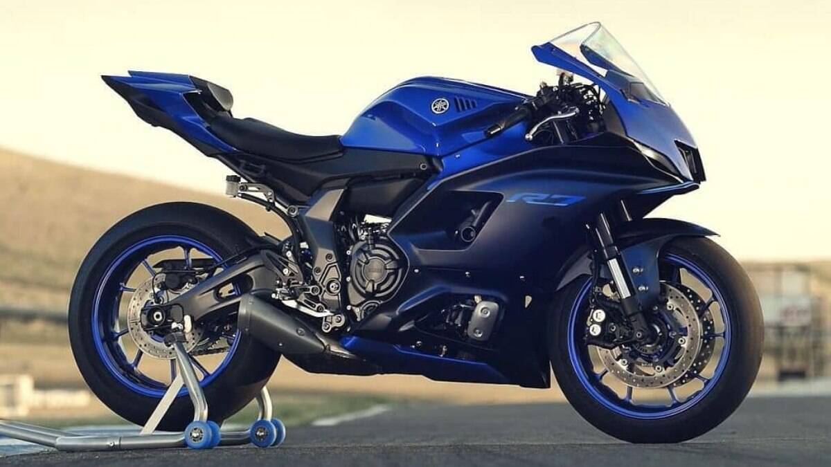 Vazam fotos da nova esportiva Yamaha R7 da linha 2022