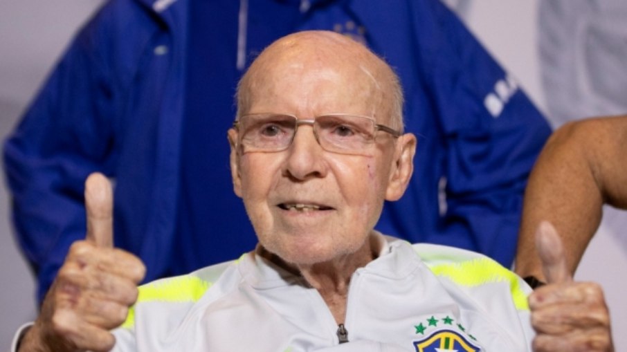 Lenda do futebol brasileiro, Zagallo morre aos 92 anos
