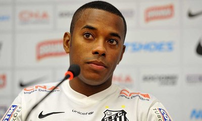 Vítima de Robinho dá depoimento inédito: 'O tempo ajuda, mas não apaga'