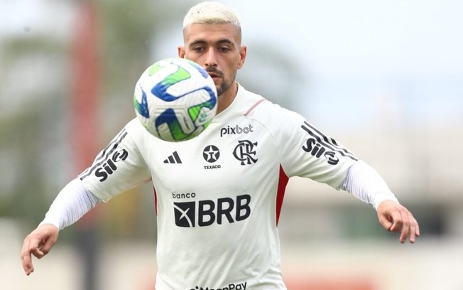 Arrascaeta treina, mas Sampaoli não garante titularidade na final da Copa do Brasil Arrascaeta treina, mas Sampaoli não garante titularidade na final da Copa do Brasil