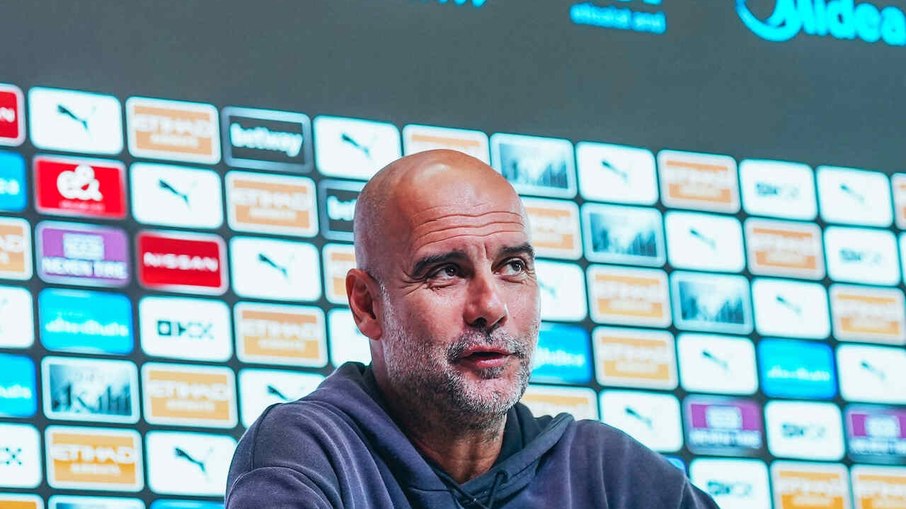 Pep Guardiola durante entrevista coletiva no Manchester City 