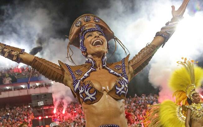 Sabrina Sato como madrinha de bateria da Gaviões da Fiel