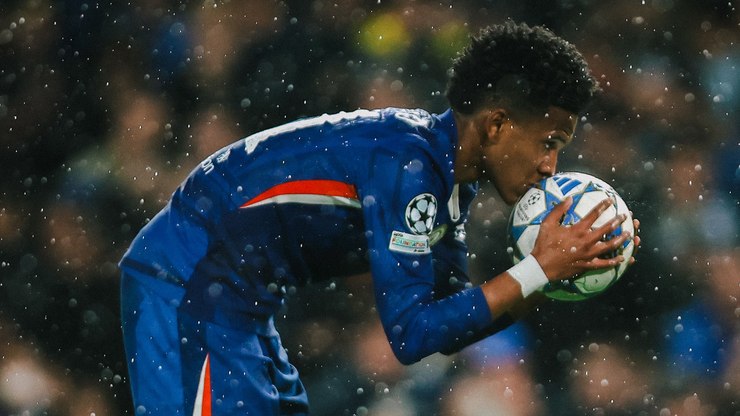 Estêvão faz gol histórico e empolga torcida: "Melhor que Yamal"